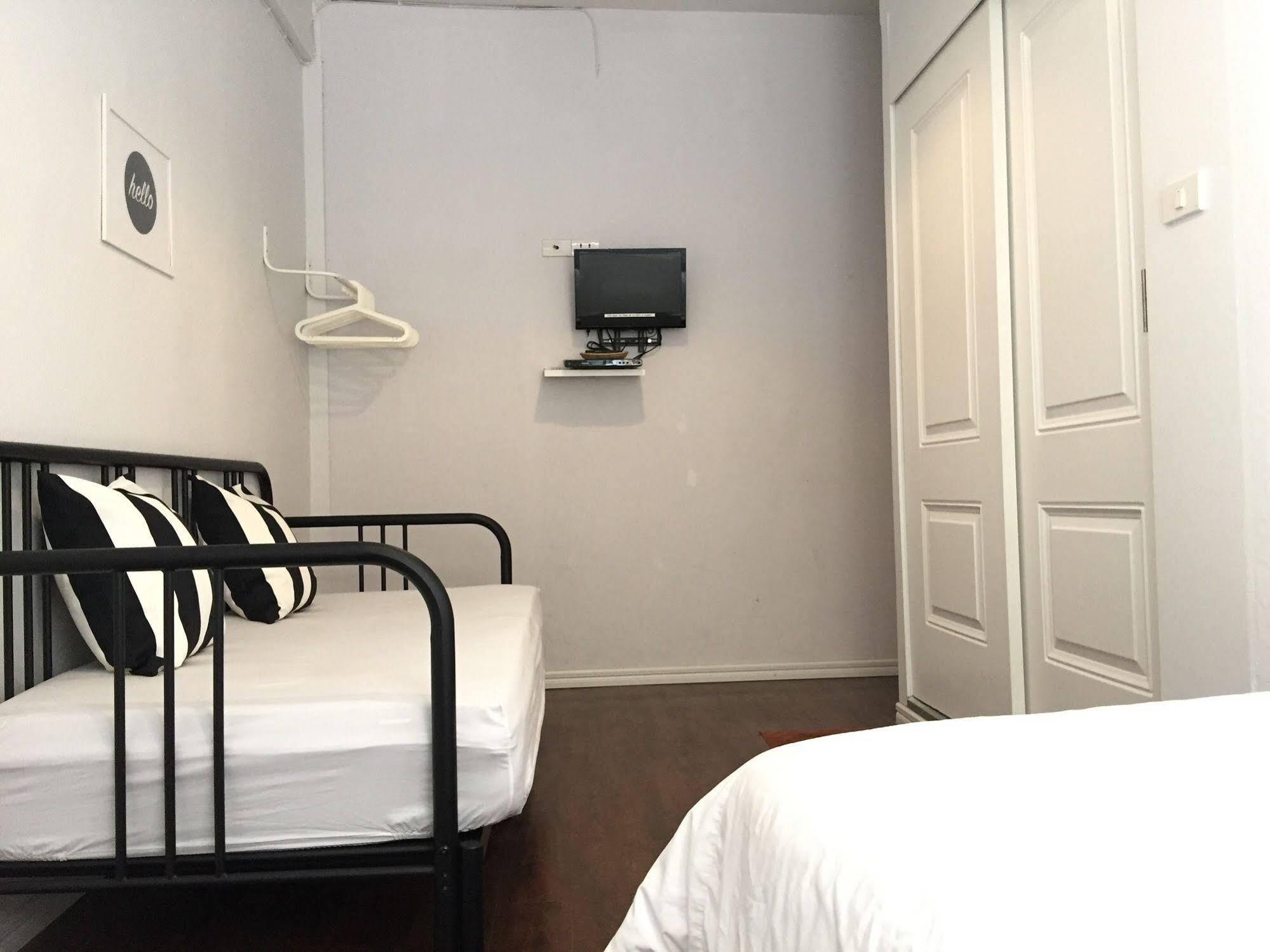 Cooper Hostel Bangkok Exterior foto