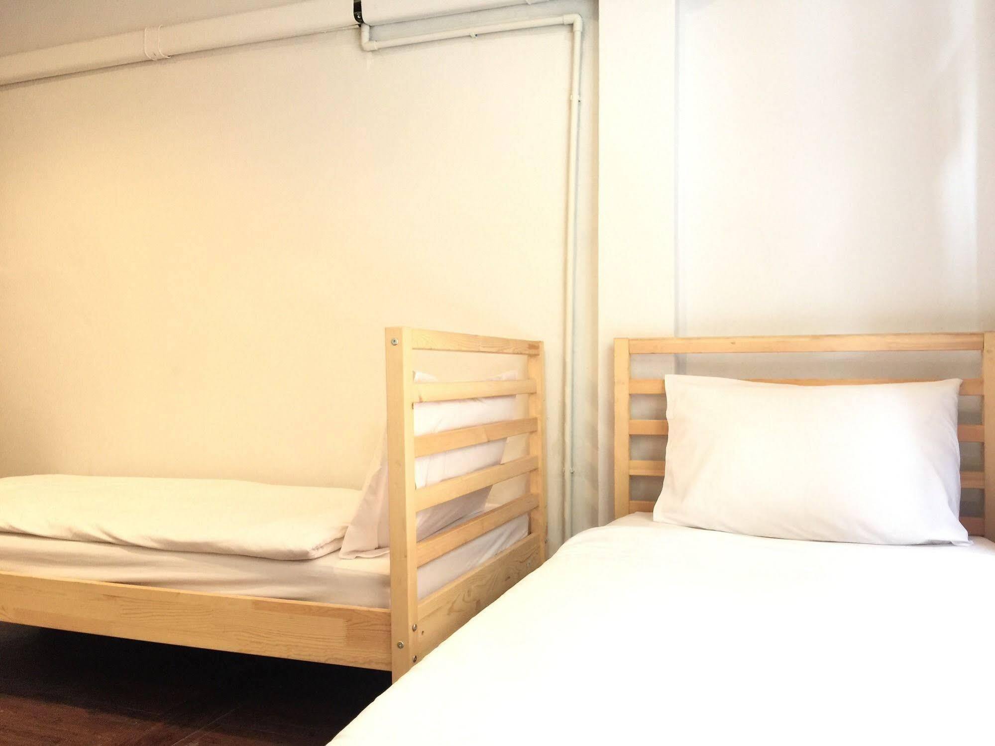 Cooper Hostel Bangkok Exterior foto
